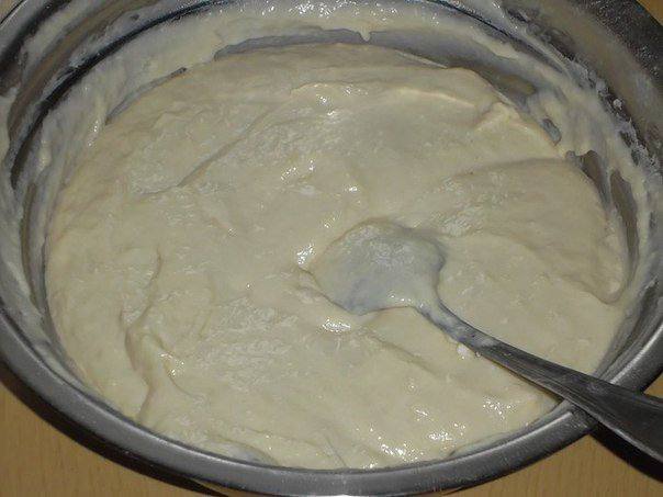 Рецепт Заливной пирог с зеленым луком и яйцом шаг-6