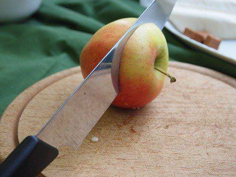 Рецепт Запеченное яблоко в слоеном тесте  шаг-4