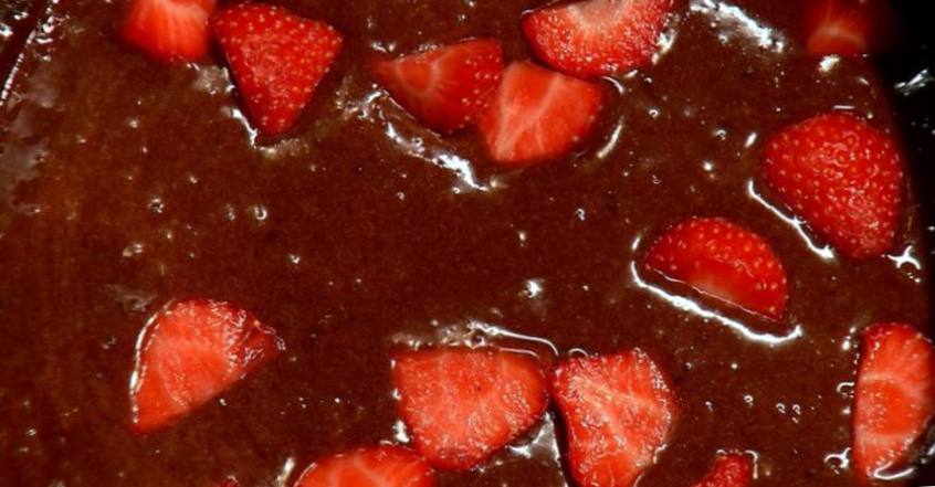 Рецепт Кекс с клубникой и шоколадом шаг-3