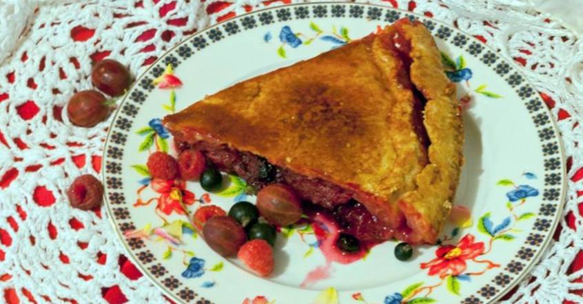 Рецепт Летний пирог с абрикосами и ягодным ассорти шаг-5