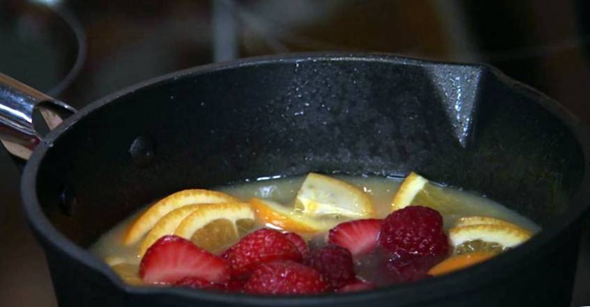 Рецепт Панкейки с фруктово-ягодным соусом шаг-5