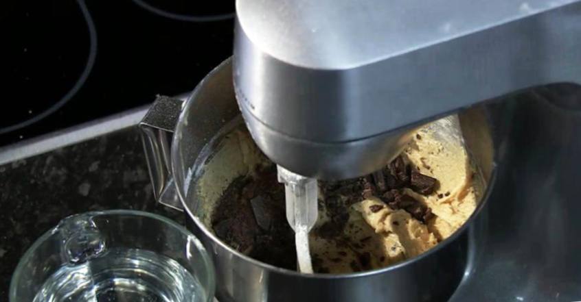 Рецепт Печенье с шоколадной крошкой шаг-5
