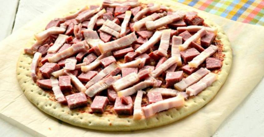Рецепт Пицца с беконом шаг-1