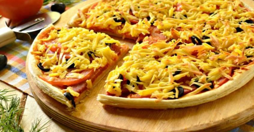 Рецепт Пицца с колбасой и маслинами  шаг-4