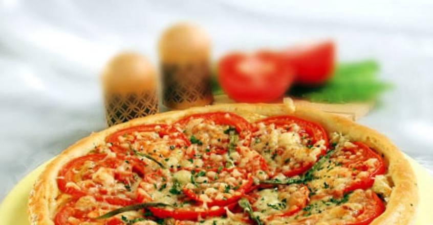 Рецепт Пицца с помидорами шаг-1