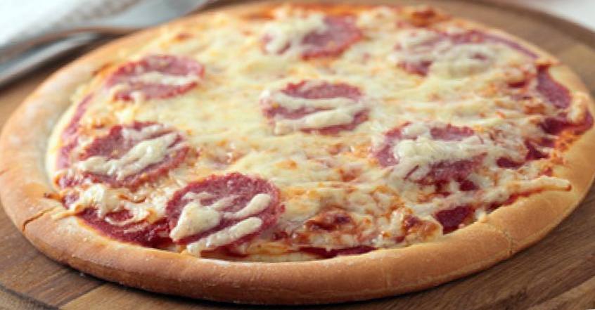 Рецепт Пицца с салями шаг-1