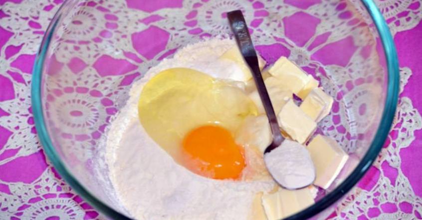 Рецепт Рассыпчатое солёное печенье с паприкой и сыром  шаг-2