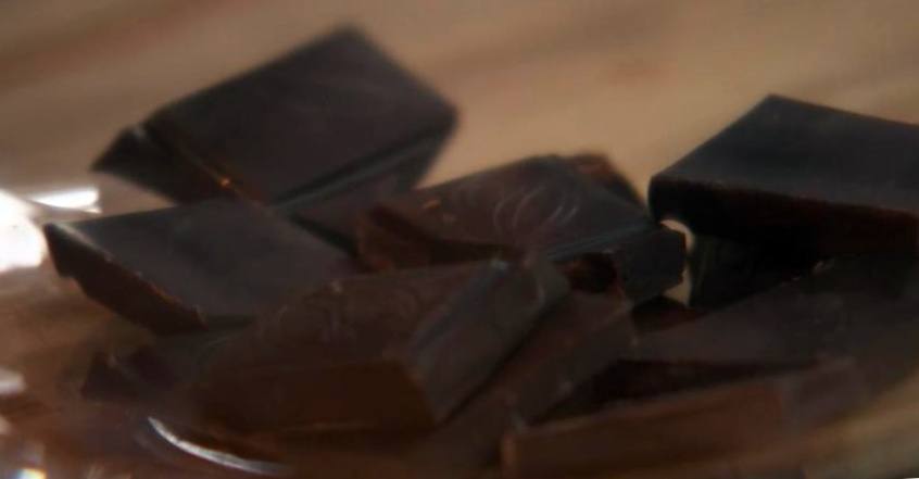 Рецепт Шоколадные блинчики с шоколадным соусом шаг-3