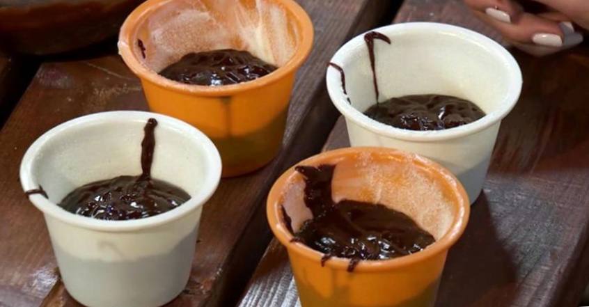 Рецепт Шоколадный фондан с ягодным соусом шаг-3