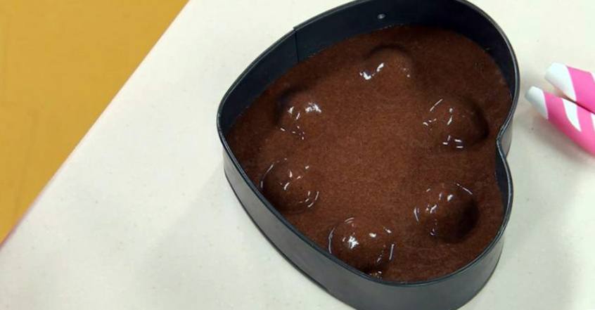 Рецепт Шоколадный торт «Сюрприз» шаг-6