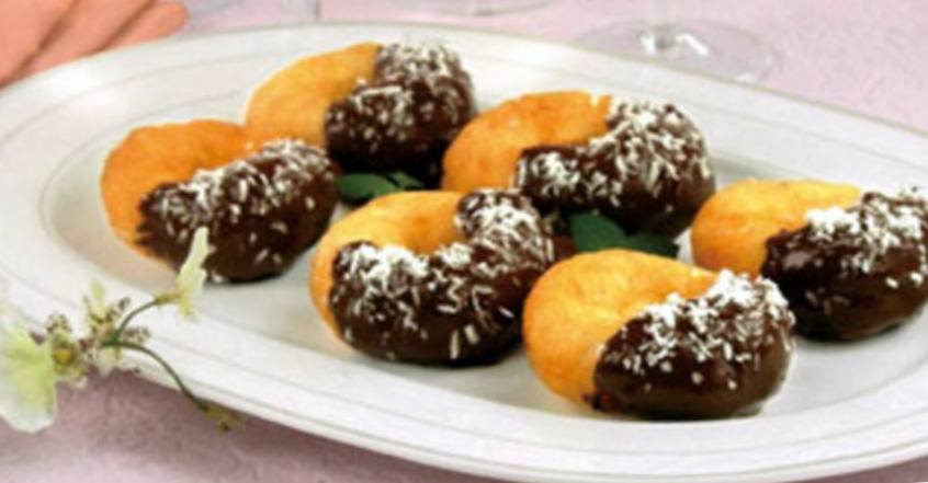 Рецепт Шоколадно-кокосовые пончики шаг-1