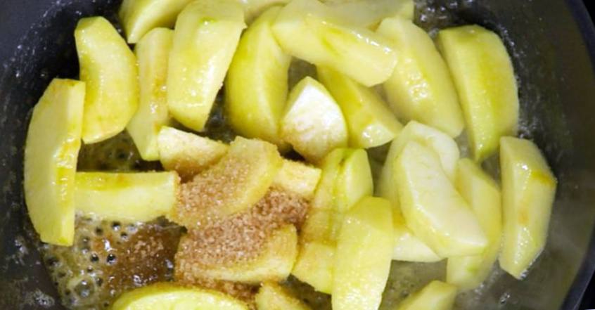 Рецепт Утренний яблочный пирог с кокосовой корочкой шаг-3
