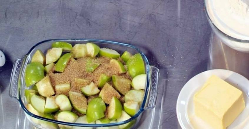 Рецепт Яблочный крамбл с тростниковым сахаром и вишней шаг-1