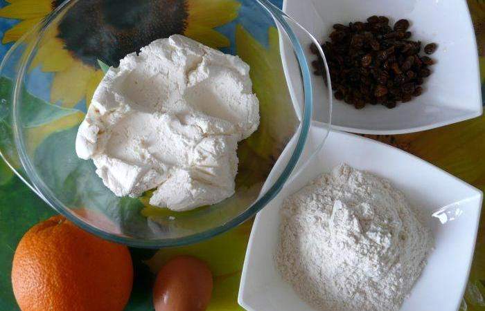 Рецепт Апельсиновые сырники с изюмом шаг-1