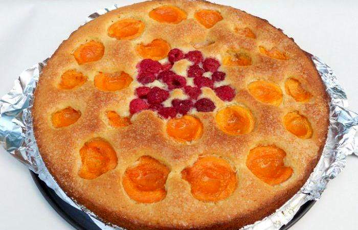 Рецепт Бисквитный пирог с абрикосами шаг-5