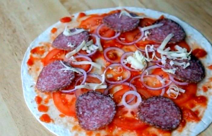 Рецепт Быстрая пицца на лаваше шаг-3