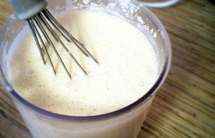 Рецепт Блинчики на кислом молоке шаг-1