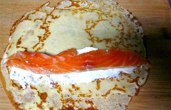 Рецепт Блины с красной рыбой и сливочным сыром шаг-9