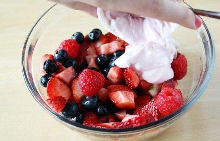 Рецепт Блины с ягодами и йогуртом  шаг-4