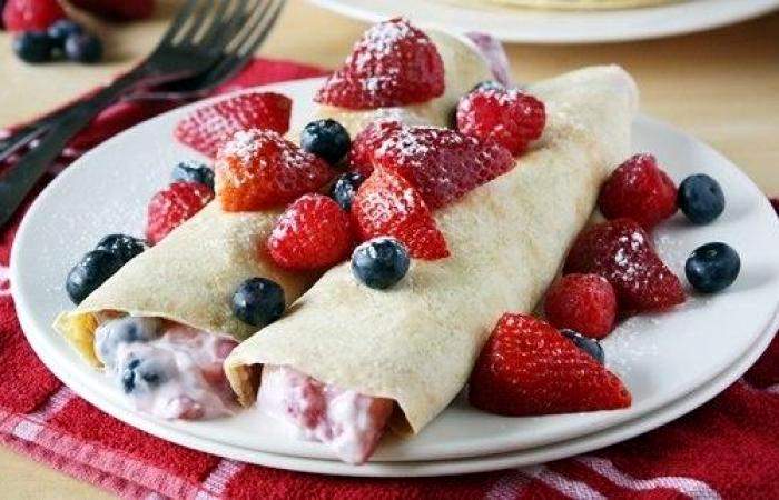 Рецепт Блины с ягодами и йогуртом шаг-6