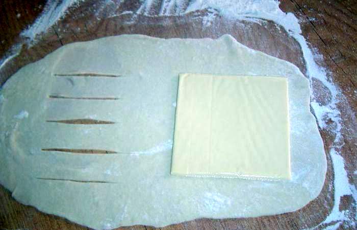 Рецепт Булочки из дрожжевого теста с плавленым сыром шаг-6