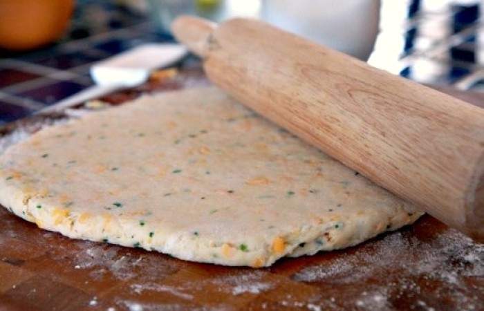 Рецепт Булочки с сыром и зеленым луком шаг-10