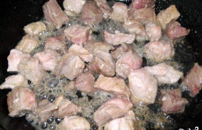 Рецепт Булочки со свининой шаг-1