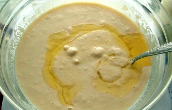 Рецепт Дрожжевые блины на молоке с манкой шаг-3