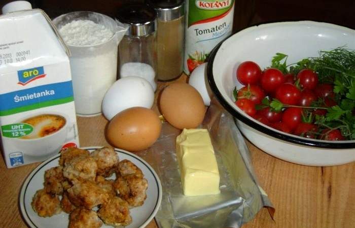 Рецепт Киш с мясными шариками и помидорами черри шаг-1