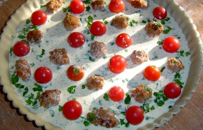 Рецепт Киш с мясными шариками и помидорами черри шаг-8