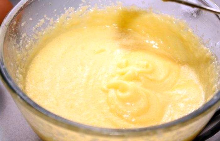 Рецепт Кукурузный пирог со сливами  шаг-2