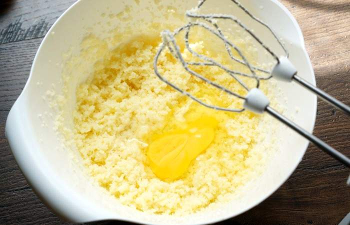 Рецепт Лимонные капкейки с пышным кремом шаг-5