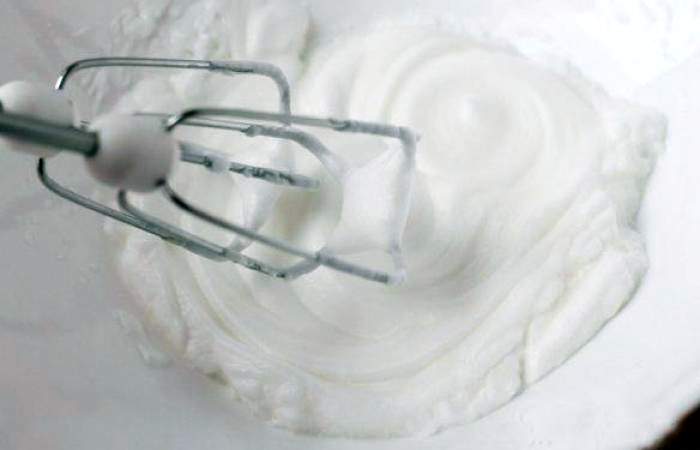 Рецепт Мраморный пирог из клубники шаг-8