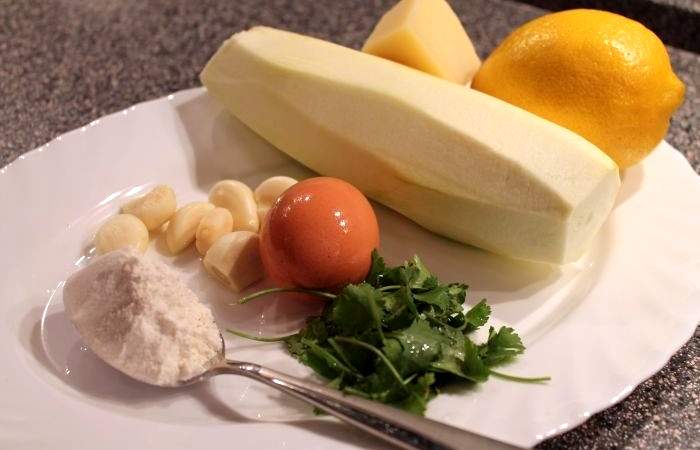 Рецепт Оладьи из кабачков с сыром шаг-1