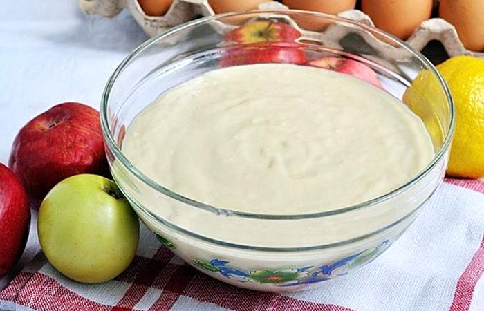 Рецепт Оладьи на кефире с яблоками  шаг-2