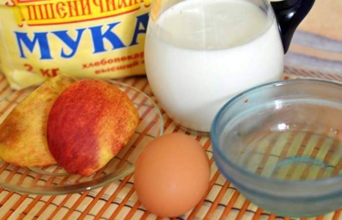 Рецепт Оладьи с яблоками на кефирном тесте шаг-1