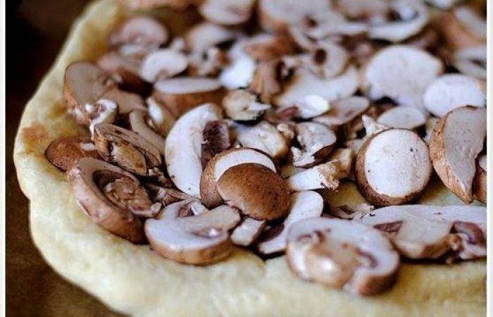 Рецепт Пицца с сыром и грибами  шаг-2