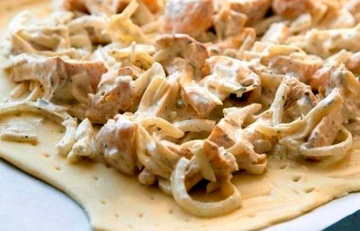Рецепт Пирог с грибами, сыром и сметаной шаг-3