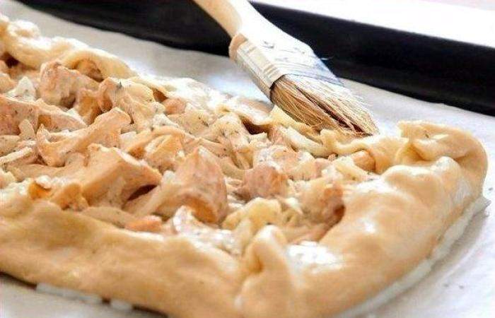 Рецепт Пирог с грибами, сыром и сметаной шаг-5