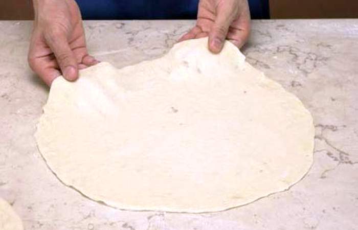 Рецепт Пирог с начинкой из сыра и ветчины  шаг-2