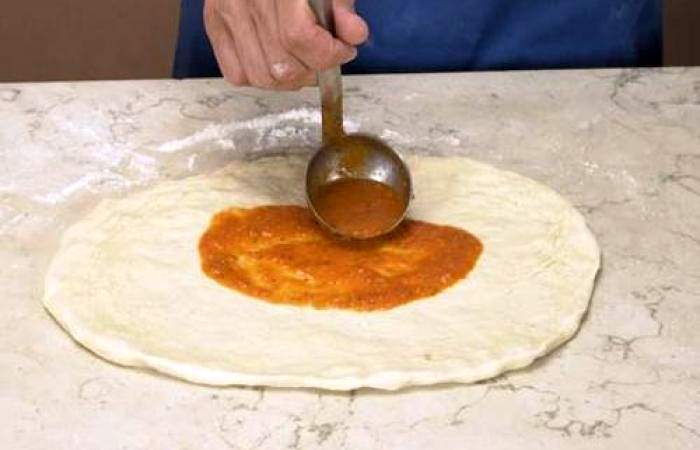 Рецепт Пирог с начинкой из сыра и ветчины шаг-3