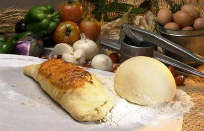 Рецепт Пирог с начинкой из сыра и ветчины шаг-8