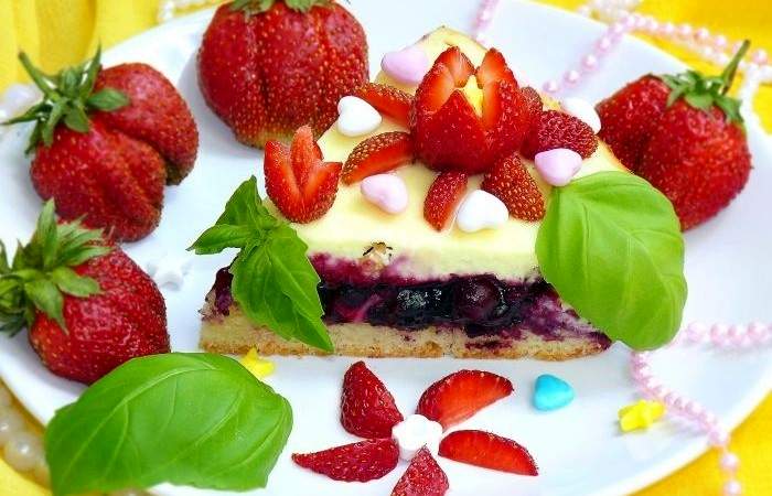 Рецепт Пирог с творогом и ягодами шаг-10