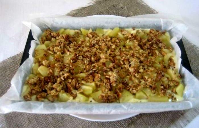 Рецепт Пирог с яблоками и грецкими орехами шаг-8