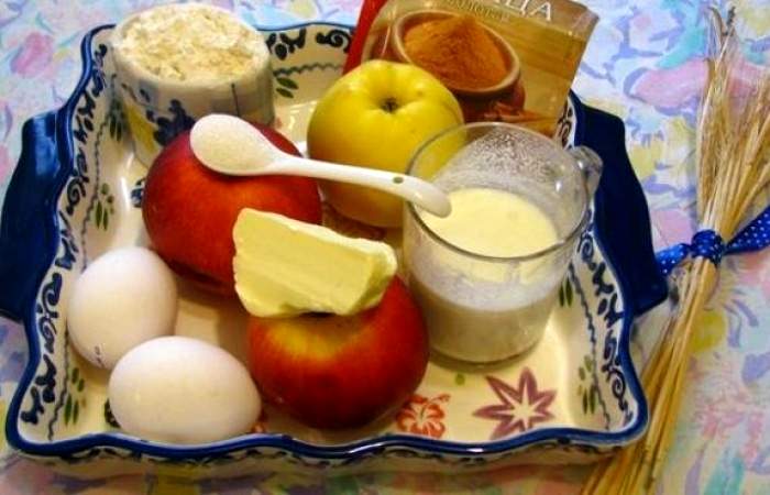 Рецепт Пирог с яблоками и корицей шаг-1