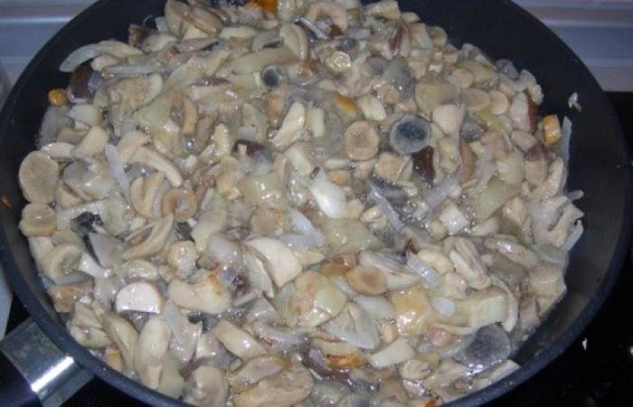 Рецепт Пирожки с грибами из дрожжевого теста шаг-5