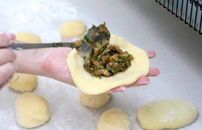 Рецепт Пирожки с грибами из картофельного теста шаг-10