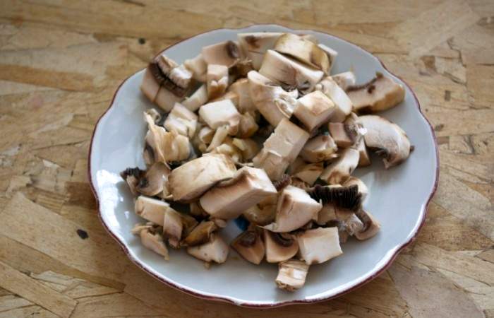 Рецепт Пирожки с грибами из слоеного теста шаг-1