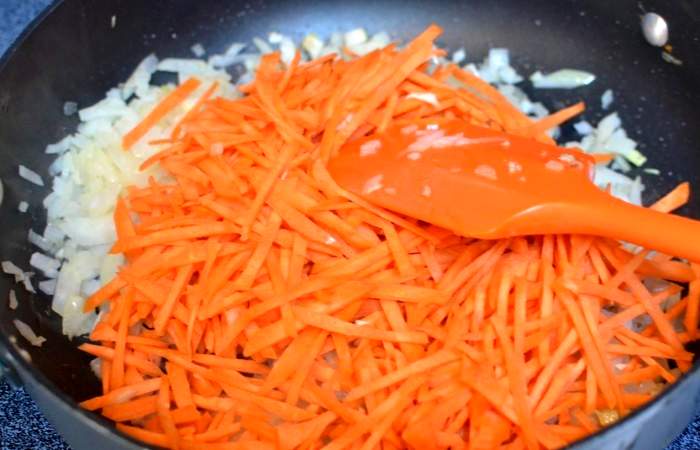 Рецепт Пирожки с капустой и морковью шаг-5
