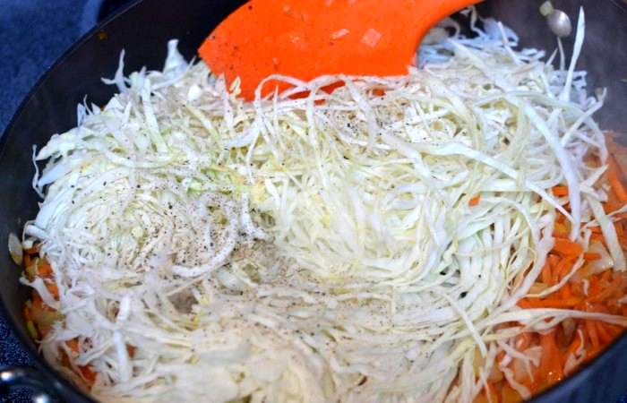 Рецепт Пирожки с капустой и морковью шаг-6